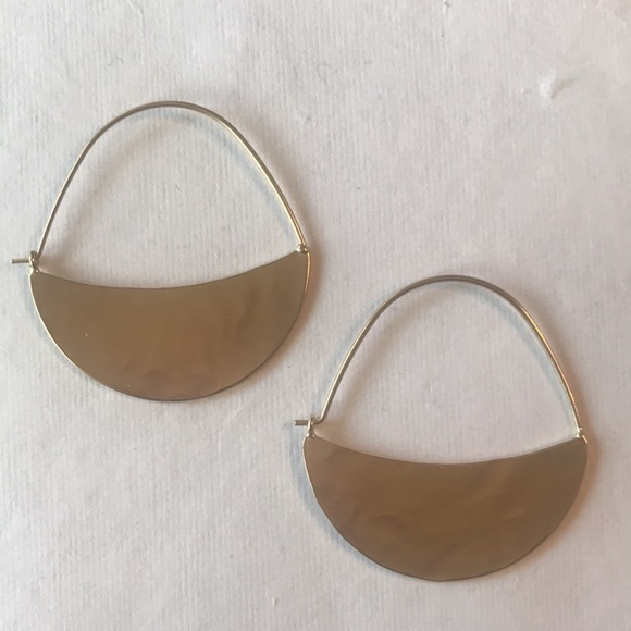Everri Hammered Half-Moon Hoop Earrings - Picture 13 of 14